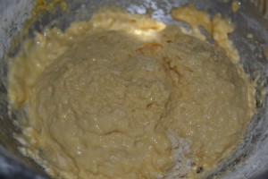 Pâte à beignets après mélange des oeufs