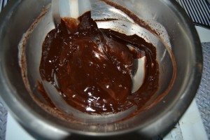 mélange chocolat et crème chaude 