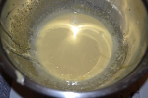  mélange jaunes d'oeufs/ sucre cuit