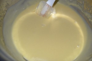 mélange du beurre fondu à la pâte