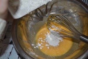 maïzena ajouter au jaunes d’œufs/ sucre 