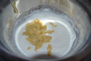 ajout de la préparation amandes au blanc meringué