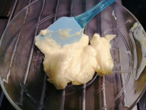beurre froid coupé en morceaux ajouter