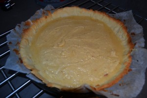 crème d'amandes étaler sur la pâte sucrée