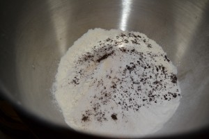 farine, levure , sucre et graines de vanille