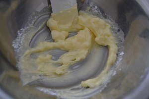 beurre et sucre glace mélanger
