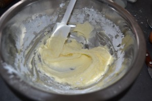 Beurre et sucre glace mélanger
