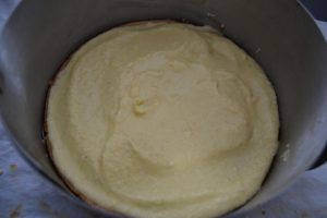 crème d'amandes verser sur la pâte sablée
