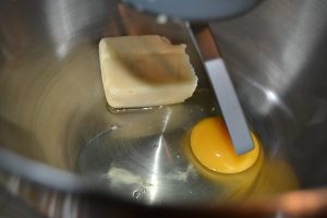 œuf et pâte d'amandes