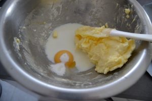 beurre mou, lait sel,sucre semoule, jaune d’œuf 