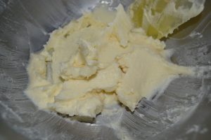 beurre et sucres mélanger