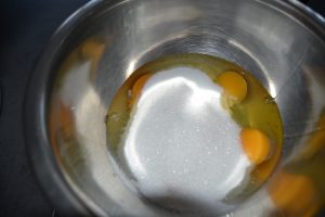 œufs et sucre en poudre