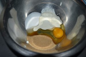 œuf, crème, sucre semoule et cassonade