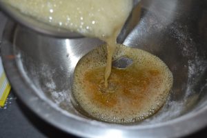 beurre noisette verser sur le miel
