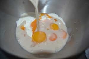 levure délayé verser sur les œufs 