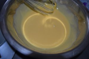 jaunes d’œufs et sucre semoule blanchis 