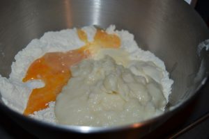 ajout des œufs, de la crème fraîche,du tangzhong
