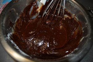 chocolat ajouter et mélanger à la préparation