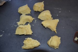 pâte diviser en 8 morceaux égaux