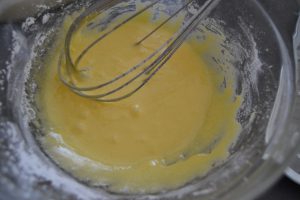 mélange jaunes d’œufs, sucre et maïzena