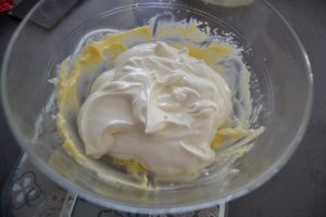 crème épaisse ajouter à 80g de pâtissière