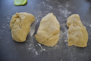 pâte couper en 3 pâtons égaux