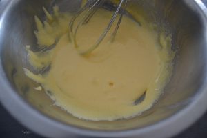 mélange sucre et jaunes d’œufs 