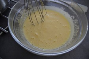 mélange jaunes , crème et lait 