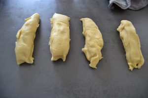 pâte découper en 4 morceaux égaux