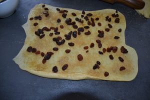 raisins secs parsemer sur la pâte