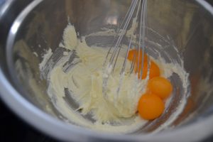ajout des jaunes d’œufs