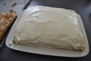 gâteau recouvert de crème légère