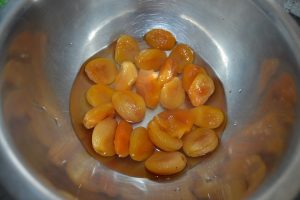 abricot à trempé dans l'eau bouillante