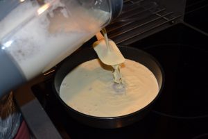 préparation flan verser sur gâteau choco