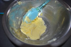 mélange crémeux; beurre et sucre