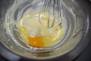 ajout des œufs un à un