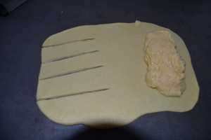 incision de la pâte au couteau (4 traits)