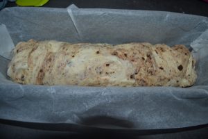 boudin de pâte placer dans le moule à cake soudure en dessous