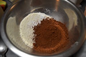 farine, levure et cacao