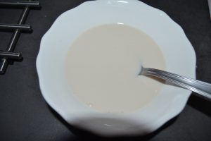 levure délayer dans le lait tiède plus cuillère à soupe de sucre