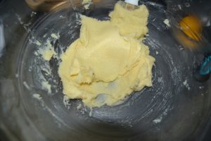 beurre, sucre et extrait de vanille mélanger