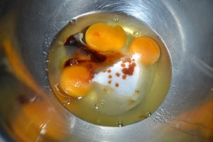 œufs, sucre et extrait de vanille