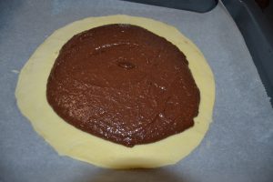 frangipane chocolat déposer sur la pâte au centre