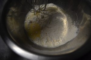 ajout de la farine et levure chimique
