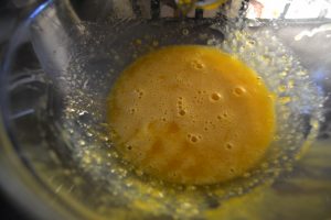 jaunes et sucre mélanger