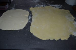 farine- beurre en grand rectangle et détrempe étaler en petit rectangle