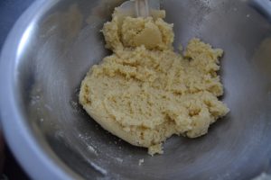 poudre d'amande mélanger au beurre-sucre