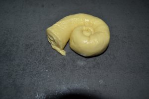 boudins de pâte rouler en escargots