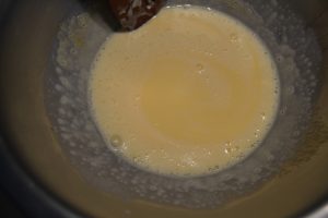 moitié du lait mélanger au jaunes