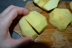 pommes couper en lamelle sans être détachés de la pommes